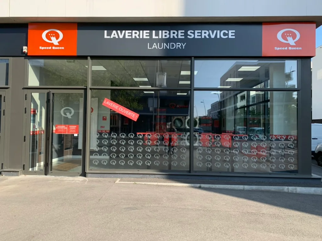Façade laverie Speed Queen Blagnac Andromède, enseigne Laverie Libre Service